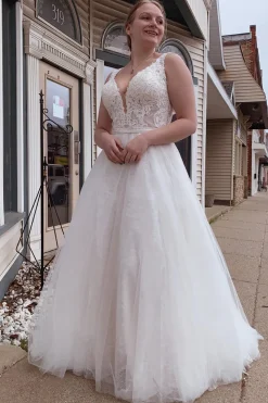 A-Line Tulle Sparkly White Sequins Long Plus Size Wedding Dress with Appliques