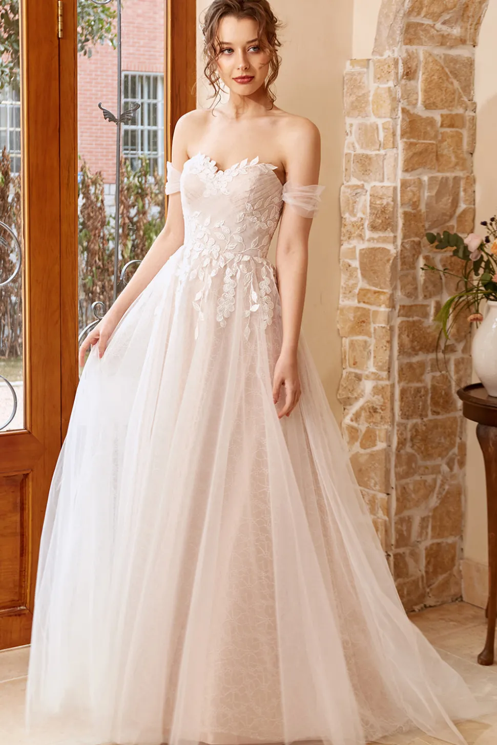 Appliques Tulle Halter Wedding Dress