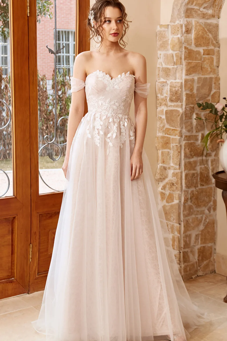 Appliques Tulle Halter Wedding Dress