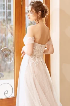 Appliques Tulle Halter Wedding Dress