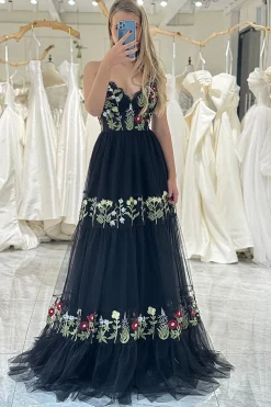 Black A-Line Spaghetti Straps Embroidered Tulle Long Prom Dress