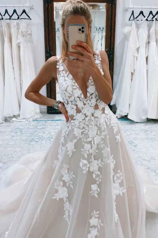 Ivory A-Line Ivory V-Neck Long Tulle Wedding Dress with Appliques