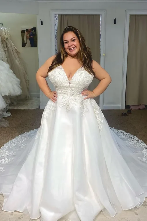 White A-Line Tulle Plus Size Long Wedding Dress with Appliques