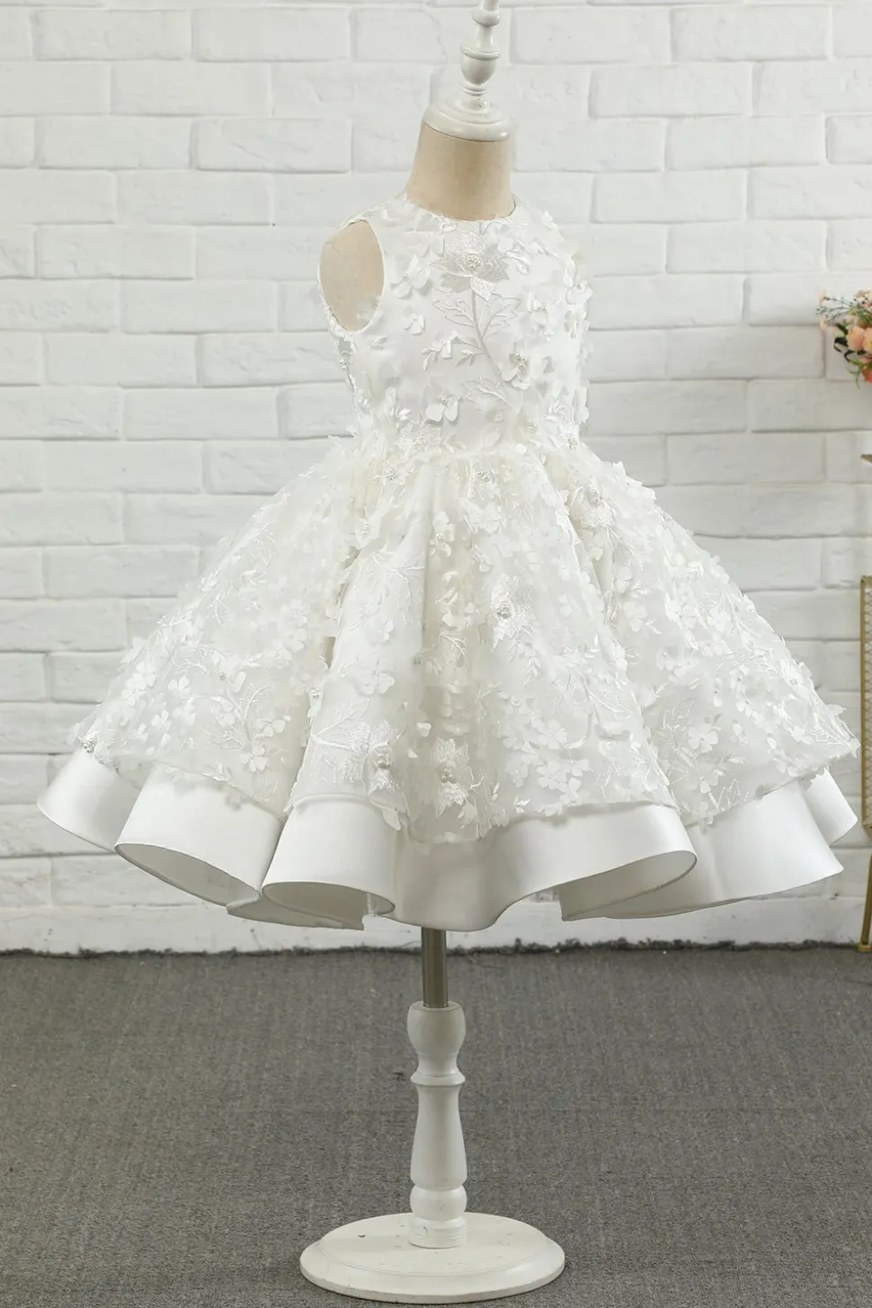 White Applique Sleeveless Flower Girl Dress