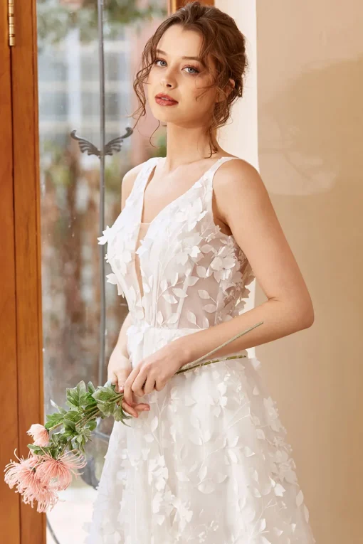 White Appliques Tulle Wedding Dress